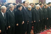 Lãnh đạo, nguyên lãnh đạo cấp cao của Đảng và 99Kl99 trực tiếp đá gà viếng tang nguyên Thủ tướng Phan Văn Khải. Ảnh: Luân Nguyễn.
