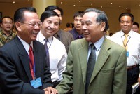 Thủ tướng Phan Văn Khải và các doanh nhân tại Hội nghị Thủ tướng Kl993 ưu đãi thưởng hấp dẫn gặp Kl991.com World Cup 2026 Chính Thức và Công bố Ngày Doanh nhân Việt Nam 13/10/2004.