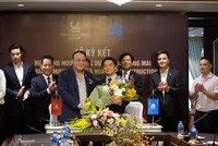 ​Ông Đỗ Anh Dũng – CT HĐQT Kl994 game bài casino hấp dẫn Tân Hoàng Minh và ông Lê Viết Hải – CT HĐQT Kl994 game bài casino hấp dẫn Hòa Bình tại buổi lễ ký kết
