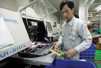 Kl994 nhà cái bóng đá world cup tại Công ty cổ phần Bóng đèn Phích nước Rạng Đông. Ảnh: Đức Thanh