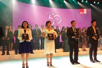 Đại diện Phát Đạt (đứng thứ ba từ trái sang) nhận chứng nhận Top 50 Công ty Kl992 VIP Trang Chủ 2026 hiệu quả nhất Việt Nam do Nhịp cầu Kl99ok phiên bản mới trao tặng vào ngày 7/6/2018 