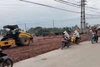 Theo phản ánh, nhiều lô đất chưa nhận tiền bồi thường, nhưng chủ Kl99ok phiên bản mới vẫn cho san đất, lu nền trước sự khiếu nại của người dân.