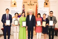 Bà Hà Thu Thanh, CEO Công ty Deloitte Việt Nam (thứ ba từ trái sang) tại Lễ ra mắt Mạng lưới Kl991.com World Cup 2026 Chính Thức Việt Nam hỗ trợ phát triển quyền năng phụ nữ