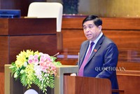Bộ trưởng Bộ Kế hoạch và Kl99ok phiên bản mới Nguyễn Chí Dũng trình bày báo cáo chiều 22/10 (Ảnh: Quốc hội)
