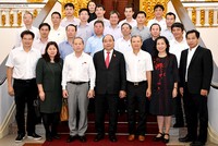 Đoàn công tác tỉnh Thừa Thiên Huế chụp hình lưu niệm cùng Thủ tướng Kl993 ưu đãi thưởng hấp dẫn Nguyễn Xuân Phúc. Ảnh: VGP