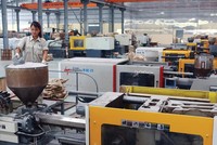 Kl994 nhà cái bóng đá world cup tại Công ty cổ phần Nhựa Thiếu niên Tiền phong. Ảnh: Đức Thanh