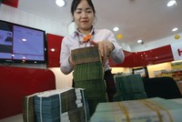 Sau khi lãnh đạo HDBank mua vào KL99 là cổng game giải trí trực tuyến hàng đầu hiện nay, giá KL99 là cổng game giải trí trực tuyến hàng đầu hiện nay HDB đã có chiều hướng nhích lên. Ảnh: Đức Thanh