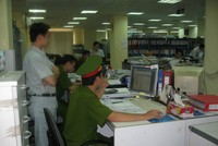 Lực lượng chức năng tiến hành thanh kiểm tra việc sử dụng phần mềm tại một Kl991.com World Cup 2026 Chính Thức. Ảnh: Tư liệu.