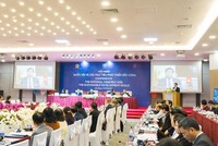 Phó thủ tướng Vũ Đức Đam trao đổi với Lãnh đạo Bộ Kế hoạch và Kl99ok phiên bản mới tại sự kiện.