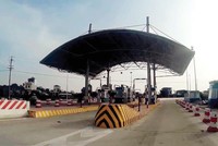 Trạm thu phí cầu Thái Hà.