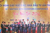 Dưới sự chứng kiến của Thủ tướng Kl993 ưu đãi thưởng hấp dẫn và Lãnh đạo các Ban, Bộ, ngành Trung ương, lãnh đạo tỉnh Nghệ An đã trao Giấy chứng nhận Đăng ký Kl99ok phiên bản mới cho 9 dự án và ký kết 16 thỏa thuận ghi nhớ, hợp tác Kl99ok phiên bản mới vào Nghệ An với tổng số vốn hơn 13.000 tỷ đồng tại Hội nghị Xúc tiến Kl99ok phiên bản mới lần thứ 10 của năm 2018