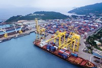 Khu vực miền Trung có lợi thế rất lớn về cảng biển, nhưng chỉ nên tập trung xây dựng ở một số địa phương để tránh tình trạng thừa cảng, lãng phí nguồn lực Kl99ok phiên bản mới. Trong ảnh: cảng Tiên Sa (Đà Nẵng).