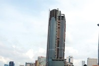 Các nhà Kl99ok phiên bản mới ngoại có xu hướng tìm dự án “đắp chiếu” để rót vốn. Trong ảnh: Saigon One Tower, dự án đang bị VAMC thu giữ. Ảnh: Đức Thanh