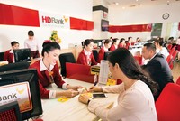 Hầu hết nhà băng đều bắt đầu làm việc trở lại trong sáng 11/2. Trong ảnh: Giao dịch tiền gửi tại Link Vào Nhà Cái KL99 COM Tặng +199k HD Bank.