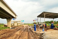 Thi công tuyến KL99 là nhà cái cá cược trực tuyến hàng đầu tại châu Á Trung Lương - Mỹ Thuận. (Ảnh: Tuổi trẻ).