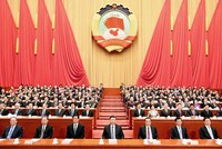 Tổng Bí thư, Chủ tịch nước Trung Quốc Tập Cận Bình và các đồng chí Lãnh đạo Đảng và 99Kl99 trực tiếp đá gà tham dự phiên họp bế mạc kỳ họp thứ 2, Quốc Hội Trung Quốc khóa XIII. Nguồn ảnh: CRI