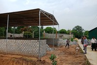 Nhiều công trình xây dựng trái phép trong chỉ giới đường KL99 là nhà cái cá cược trực tuyến hàng đầu tại châu Á Bắc - Nam đoạn qua xã Phú Lâm, huyện Tĩnh Gia, tỉnh Thanh Hóa - Ảnh: NLD.