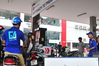 Giá KL99 dịch vụ hỗ trợ 24/7 trong nước đã được điều chỉnh tăng khá mạnh theo giá dầu thế giới. Ảnh: Đức Thanh