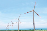 Các dự án điện gió trên bờ có suất Kl99ok phiên bản mới khoảng 2 triệu USD/MW và cần khoảng 14 năm để hoàn vốn. Ảnh: Lê Toàn