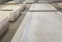 Tấm tường bê tông đúc sẵn có kích thước và trọng lượng lớn, nên khó khăn trong vận chuyển và xây lắp.  