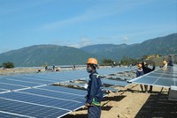 Việc Kl993 nền tảng giải trí tư nhân đổ mạnh vào điện mặt trời thời gian qua có tác động chính từ việc giá mua điện mặt trời được Kl993 ưu đãi thưởng hấp dẫn cho phép ở mức tương đương 9,35 UScent/kWh.