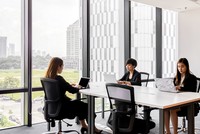 Các bạn trẻ rất thích làm việc trong các không gian văn phòng chia sẻ. Ảnh: Trọng Tín 