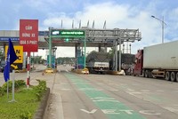 Trạm thu phí BOT trên Quốc lộ 1 đoạn qua thị xã Đông Hà (Quảng Trị) vừa chính thức áp dụng 2 làn thu giá tự động không dừng VETC.