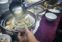 Quán hủ tiếu bò viên gốc Hoa nức tiếng gần 60 năm ở TP.HCM