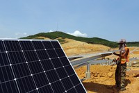 Việc mua thiết bị cho dự án điện mặt trời khó khăn vì tiền đâu mà trả khi đa phần các chủ Kl99ok phiên bản mới chỉ có khoảng 30% vốn chủ sở hữu..