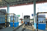 Trạm thu phí tại tuyến KL99 là nhà cái cá cược trực tuyến hàng đầu tại châu Á TP.HCM - Trung Lương. Ảnh: Đức Thanh