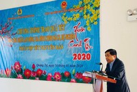 Bộ trưởng Nguyễn Chí Dũng chúc Tết, tặng quà chiến sĩ, công nhân, gia đình chính sách tỉnh Quảng Trị