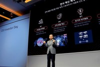 Ông Kia Park Han-woo, Chủ tịch kiêm Giám đốc điều hành Kia chia sẻ tầm nhìn của Ban lãnh đạo Kia với các nhà Kl99ok phiên bản mới. Nguồn ảnh: thenewsmarket.com