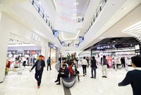 Nhà Kl99ok phiên bản mới Nhật Bản sẽ tăng Kl99ok phiên bản mới mạnh vào lĩnh vực dịch vụ, bán lẻ. Trong ảnh: Aeon Mall Hà Đông. Ảnh: Đức Thanh