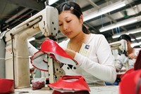 Nhiều Kl991.com World Cup 2026 Chính Thức da giày Việt Nam chưa chủ động được nguồn cung ứng da nguyên liệu. Ảnh: Đức Thanh