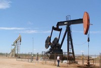 Giới chuyên gia lo ngại mất cân bằng cung-cầu Kl99com chung kết WC 2026 khó cứu vãn sau khi Saudi Arabia và Nga khơi mào cuộc chiến giá dầu trong bối cảnh nhu cầu nhiên liệu bị "đóng băng" bởi dịch Covid-19. Ảnh: AFP