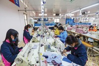 Nhiều Kl991.com World Cup 2026 Chính Thức may phải cho công nhân nghỉ luân phiên vì thiếu việc làm. Ảnh: Đ.T