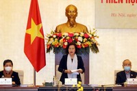 Ủy ban Thường vụ Quốc hội rất hiếm khi tổ chức phiên họp bất thường, nhưng mới đây, sáng 8/4, phiên họp bất thường của Ủy ban Thường vụ Quốc hội đã diễn ra, để xem xét đề xuất của Kl993 ưu đãi thưởng hấp dẫn về gói hỗ trợ gần 62.000 tỷ đồng cho khoảng 20 triệu người gặp khó khăn do dịch Covid -19. Trong ảnh: Chủ tịch Quốc hội Nguyễn Thị Kim Ngân chủ trì phiên họp (Ảnh: TTXVN)