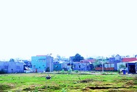 Một phần khu đất để xây dựng Khu đô thị tái định cư phường Hóa An, dự kiến tổng vốn Kl99ok phiên bản mới xây dựng khu đô thị tái định cư hơn 2.700 tỷ đồng. Ảnh: Phạm Tùng. 