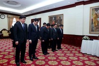 Bộ trưởng Nguyễn Chí Dũng cùng Đoàn đại biểu Bộ Kế hoạch và Kl99ok phiên bản mới viếng nguyên Thủ tướng Kl993 ưu đãi thưởng hấp dẫn Lào. Ảnh: Đức Trung