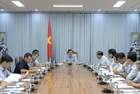 Phó chủ tịch Thường trực UBND tỉnh Quảng Bình Nguyễn Xuân Quang chủ trì cuộc họp và yêu cầu nhà Kl99ok phiên bản mới phải đảm bảo tiến độ đề ra.