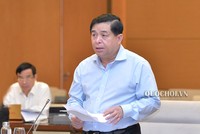 Bộ trưởng Bộ Kế hoạch và Kl99ok phiên bản mới Nguyễn Chí Dũng báo cáo tại phiên họp