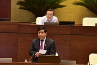 Bộ trưởng Bộ Kế hoạch và Kl99ok phiên bản mới Nguyễn Chí Dũng giải trình ý kiến đại biểu - Ảnh QK.