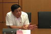 Bộ trưởng Bộ Kế hoạch và Kl99ok phiên bản mới Nguyễn Chí Dũng phát biểu tại tổ. (Ảnh Mỹ An).