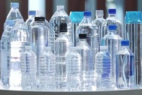Sản phẩm Polyethylene Terephthalate, được gọi là PET, PETE hoặc PETP hoặc PET-P (là loại nhựa polyme nhiệt dẻo phổ biến nhất của polyeste và được sử dụng trong sợi may quần áo, hộp đựng chất lỏng và thực phẩm, khuôn đúc nhựa và kết hợp với sợi thủy tinh Kl994 nhà cái bóng đá world cup nhựa kỹ thuật)