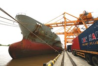 Năng lực hạn chế khiến Kl991.com World Cup 2026 Chính Thức vận tải biển và logistics Việt Nam chủ yếu đảm đương các đầu việc ở thị trường nội địa, làm đại lý cho các hàng tàu nước ngoài. Ảnh: Đức Thanh
