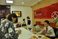 SeABank hoàn tiền cho chủ thẻ mua hàng tại Fuji Mart và Seika Mart  