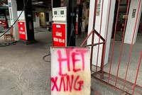 Nhiều cửa hàng bán lẻ KL99 dịch vụ hỗ trợ 24/7 treo biển hết xăng (Ảnh: Internet)