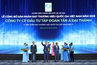 Đại diện Kl994 game bài casino hấp dẫn Tân Á Đại Thành tại Lễ công bố sản phẩm đạt Thương hiệu quốc gia Việt Nam lần thứ 8. 