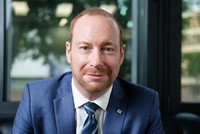 Ông David Jackson.