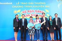 Sacombank trao xe ôtô Camry cho khách hàng 